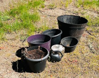 R00 Lot Of Flower Pots Variety Of Sizes / Garden Pots