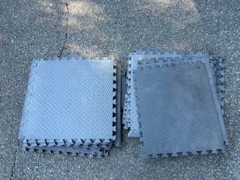 R0 Various Grey Foam Pads In Various Designs And Sizes