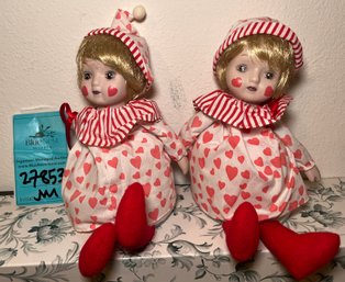 R6 Vintage Valentines Day Heart Clown Shelf Sitter Musical Porcelain Doll