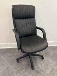 R6 Large Leather-like Office Chair, Good Quality!