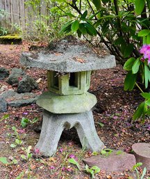 R00 Japanese Garden Lantern Stone