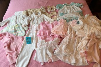 R4 Vintage Baby Clothes. Please See Photos For More Details