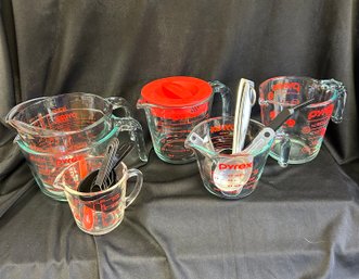 R3 Assorted Pyrex Glass Measuring Cups, Plastic Measuring Cups And Bowls, And Food Sealing Clips