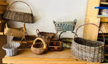 R0 Lot Of Wicker Baskets Assorted Sizes And Styles