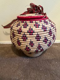 R4 Large Woven Basket With Ribbon