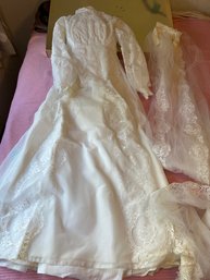 R4 1971 Vintage Wedding Dress And Long Veil.  Has Been Professionally Stored And Just Recently Opened