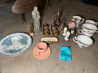 R0 Variety Of China Pieces And Decorations. Please See Photos For More Details