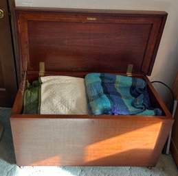 R7 Wooden Chest With Variety Of Throw Blankets Inside