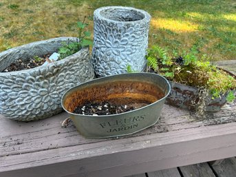 R00 Four Small Planter Pots, Two Metal Fleurs & Jardin Pots, One Oval Ceramic, One Round Ceramic