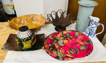 R0 Lot Of Decorative Items Trays, Plates,  Vase