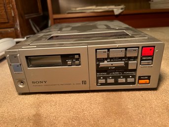 R8 Sony Betamax Portable Videocassette-Recorder SL-2000 And Sony Tuner Timer Unit TT-2000