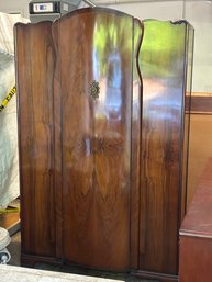 R0 BS 1960 Vintage Style Armoire