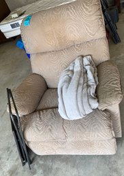 RM0 Rocking Recliner, Throw Blanket, 2 TV Tray Tables