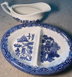 RM1 Churchill Fine English Tablewear Lot To Include A Gravy Boat And Two Dishes