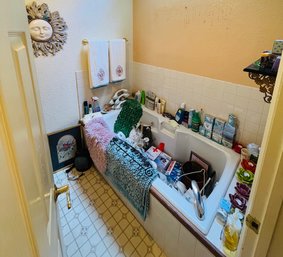 R5 Bathroom Lot Bar Soap, Toilet Paper, Space Heater, Artwork, Shower Curtains, Bathmats, Candle Holders