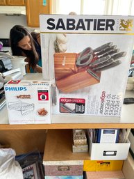 New Sabatier 10 Piece Edgekeeper And Phillips Airfryer Accessory