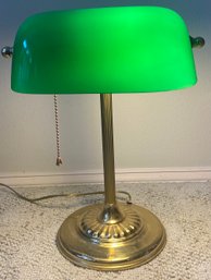 R1 Looks To Be Vintage Desk Lamp With A Swivel Head