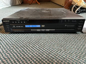 R1 Sony CD/DVD Player DVP-NC685V, Instruction Manual Snd Remote