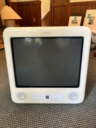 R1 Apple Emac A1002 All In One Power Pc, Box Of PC Games