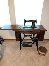 Rm6 Antique Singer Treadle Sewing Machine. Original Directions, Parts And Notion In Drawers Included