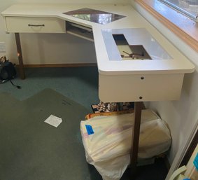 R9 L Shaped Sewing Desk