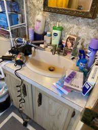 R7 Bathroom Lot To Include Conair Euro Style Hairdryer, Vidal Sassoon Blowout Dryers, Loreal Box Hairdye,
