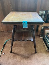 Knoxville Table And Chair Company Antique Oak Square Spindle Legged Side Table 22in X 22in X 25in