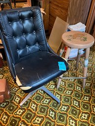 Rm8 Vintage Look Black Swivel Chair And Painted Stool