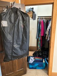 R9  Large Lot Of Women's Clothes To Include, Multiple Bags And Boxes Of Womens Clothes, Dresses, Button