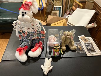 R2 Collectible Toys Lot To Include Dolls, Bears, Wizard Of Oz, Beanie Babies, Snow Globe And More!