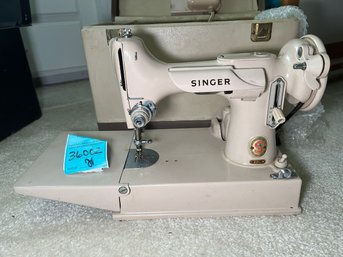 R1 Singer Featherweight 221J.  Includes Travel Case  Untested