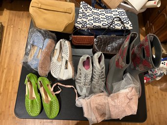 R2 Lot Of Womens Shoes, Boots, And Bags