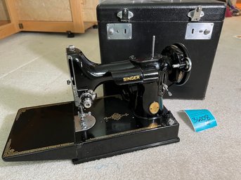 R1 Singer Featherweight Sewing Machine 221-1.  Has Travel Case And Accessories