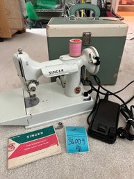 R1 Singer Featherweight 221k Sewing Machine With Travel Case. Untested