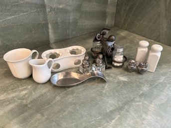 R4 Lot Of Various Salt And Pepper Shakers, Decorative Dog Salt And Pepper Shaker Holder, Small Pitcher And Mor