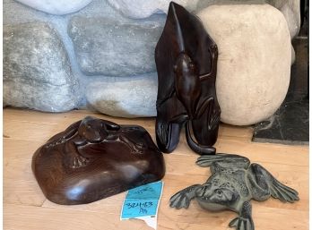 R1 Hand Carved Wood Frog Figures And Metal Frog Figure