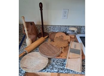 R8 Wooden Cutting Boards, Napkin Holder, Knife Block, Rolling Pin, Mandalin, And Butcher Knife