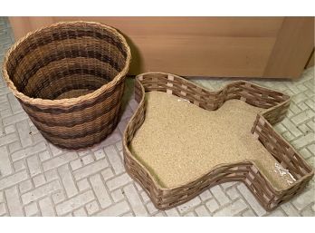 R9 Wicker Lot To Include Three Divider Basket, Miscellaneous Baskets And What Appears To Be A Tray