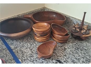 R8 Wooden Appetizer Snack Tray And Assortment Of Wood Bowls