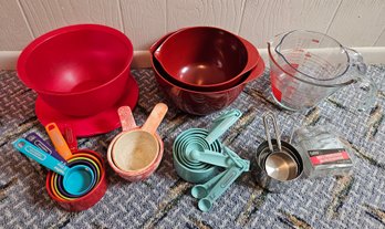 Measuring Cups With Bowls Lot