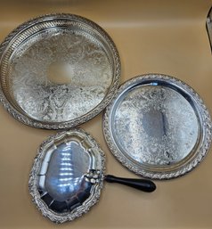 Silver Plated Collection With Crumb Catcher