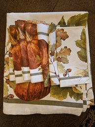 Williams Sonoma Pumpkin Table Cloth And Napkins