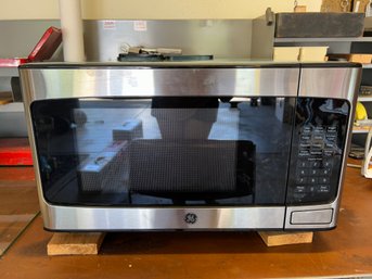 GE General Electric Microwave - Just Over 1 Year Old