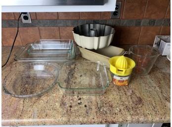 Baking Dishes And Juicer