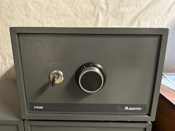Sentry V530 Fireproof Safe With Combination And Key (#1)