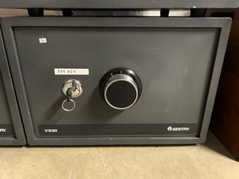 Sentry V530 Fireproof Safe With Combination And Key (#2)