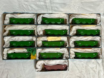 Athearn HO Scale 54ft Covered Hopper Cars - BNSF (#2)