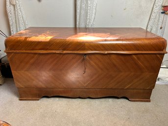 Lane Art Deco Waterfall Cedar Hope Chest With Key