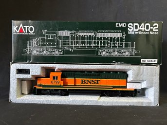 Kato EMD SD40-2 Mid W/Snoot Nose Powered Locomotive - BNSF