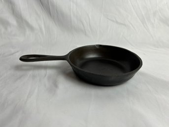 6 5/8in No. 3 Cast Iron Pan